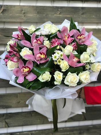 Букет цветов из: Розы и Хризантемы в Нурлате