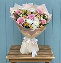 Букет цветов из:  Гвоздики, Орхидеи и Розы в Нурлате