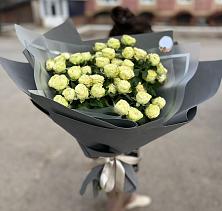 Букет Белые кустовые розы Солинеро в Нурлате