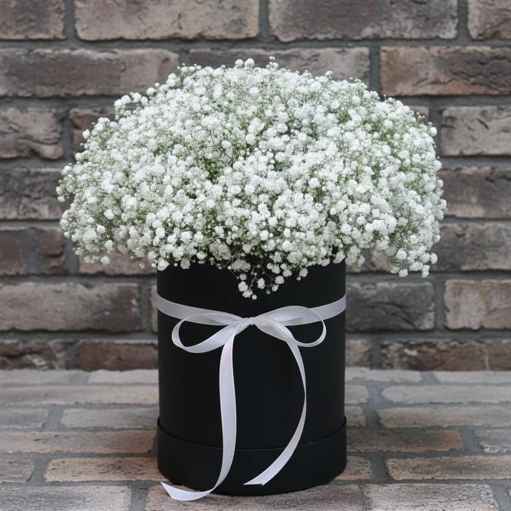 Цветочная композиция из Гипсофила в шляпной коробке в Нурлате