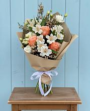 Букет цветов из:  Альстромерии, Лизиантусы, Розы и Хризантемы в Нурлате