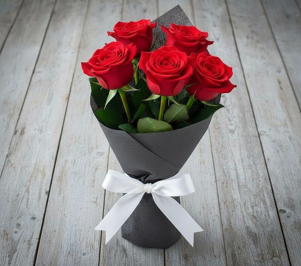 Букет 5 Красных роз Эдлесс Лав в Нурлате