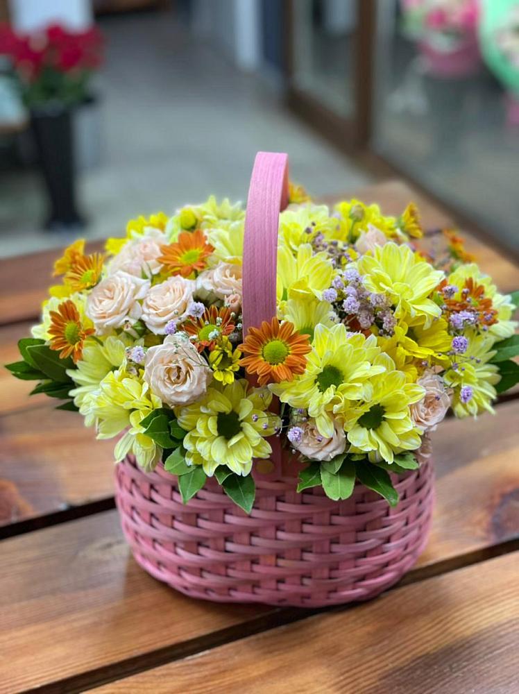 Цветочная композиция из Хризантемы и Розы в корзине в Нурлате